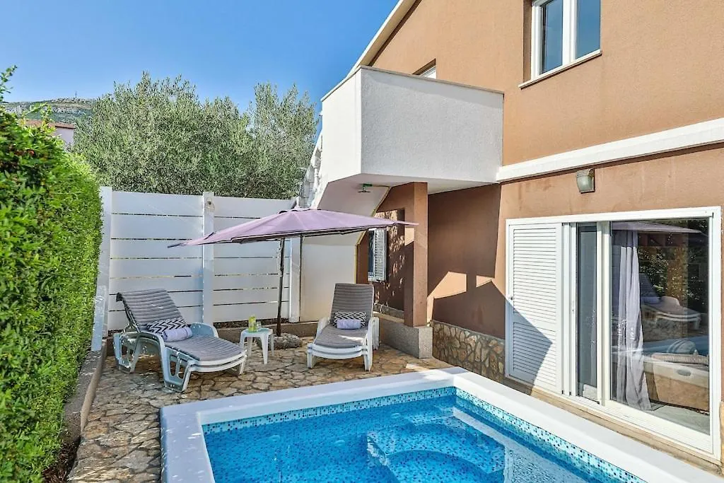 Vila Pasko With Private Pool Kastel Novi Apartment