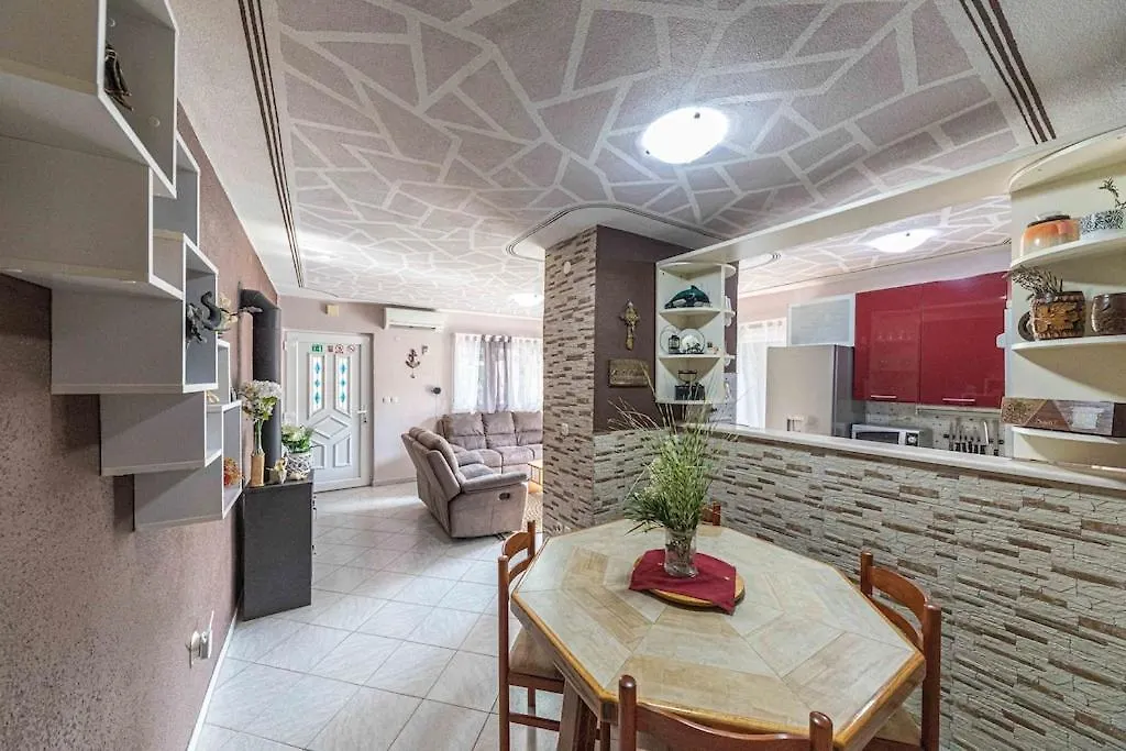 Apartment Vila Pasko With Private Pool Kastel Novi