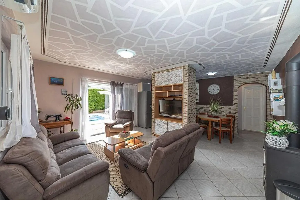 Apartment Vila Pasko With Private Pool Kastel Novi